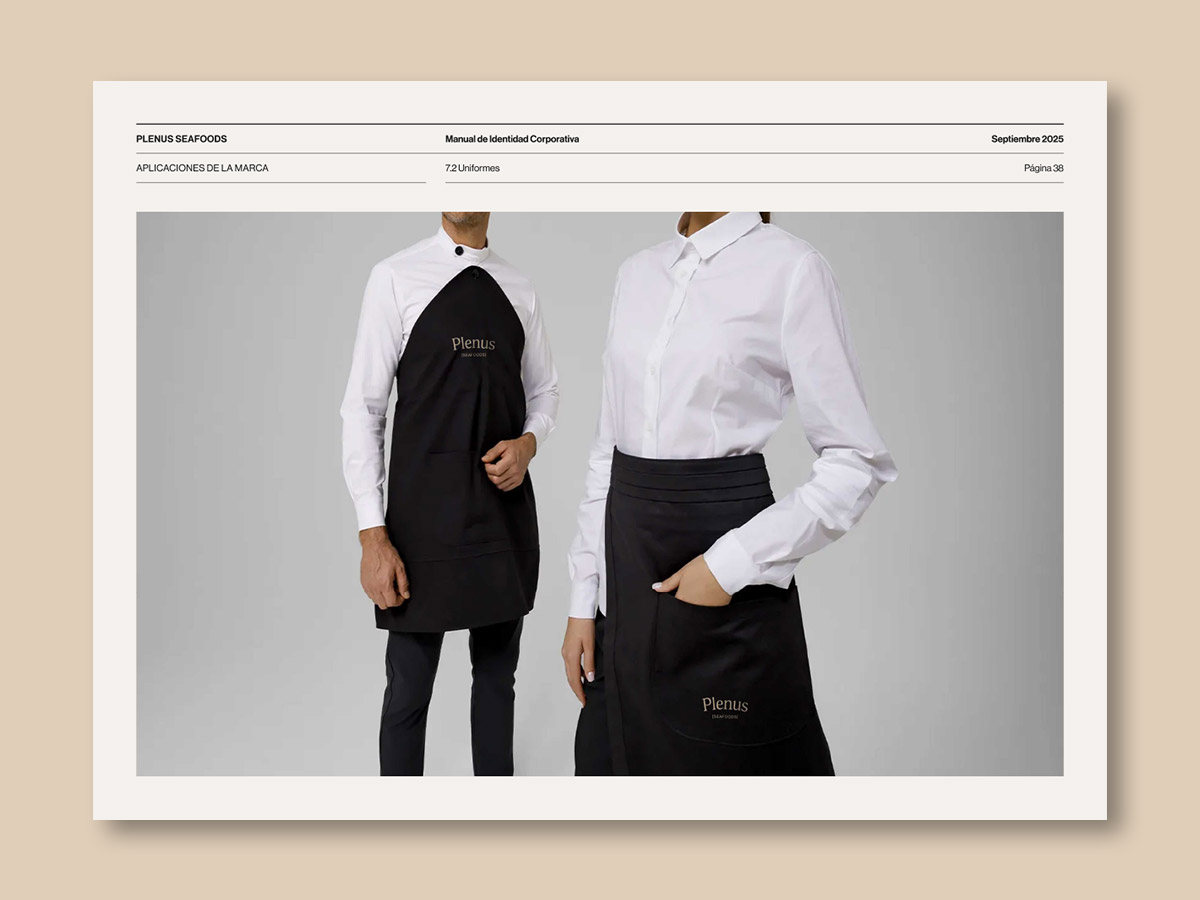 Diseño del manual de identidad corporativa de Plenus, distribuidora de pescado; aplicación en uniformes.