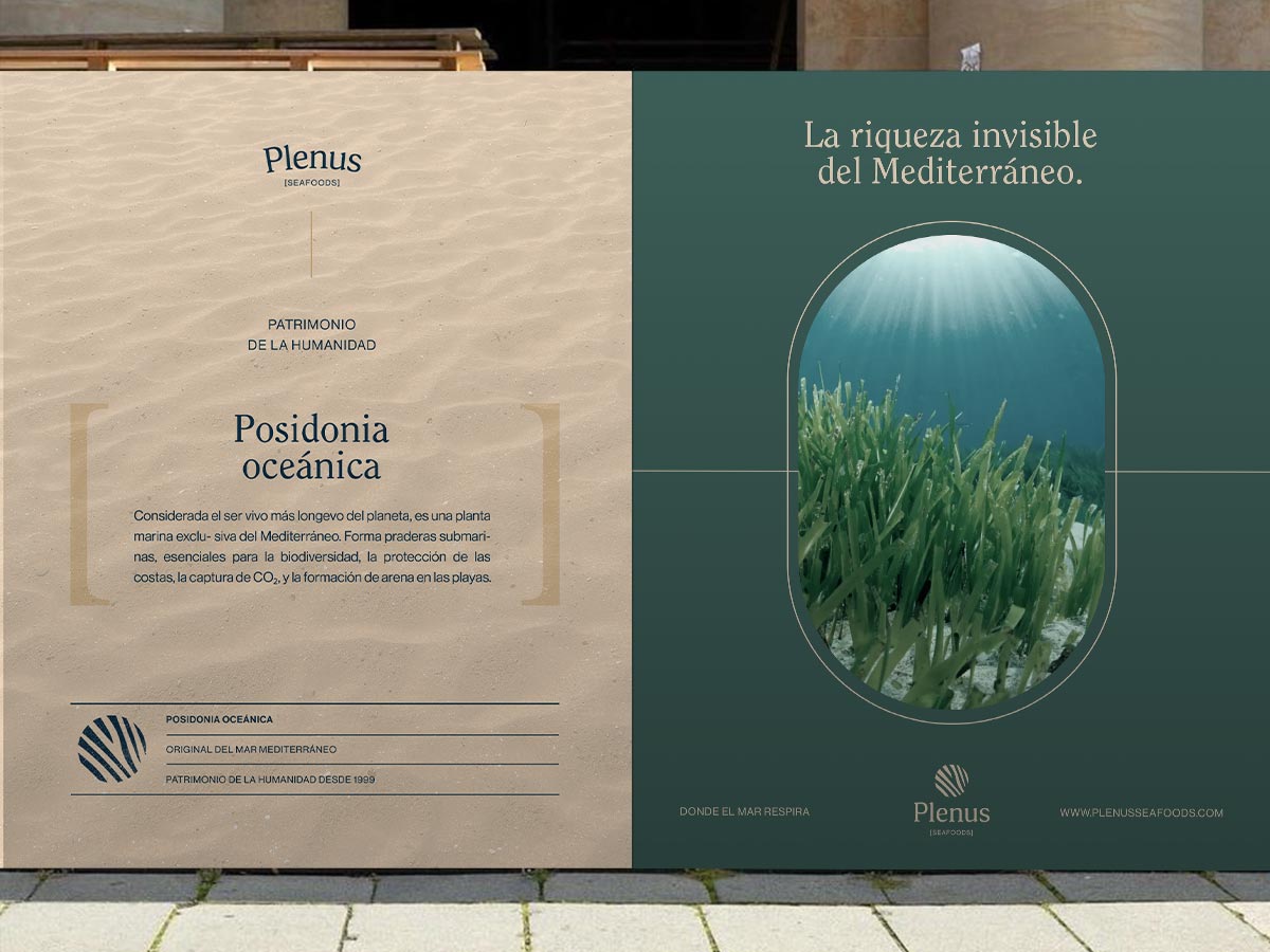 Diseño de marca para Plenus, distribuidora de pescado y marisco; valla publicitaria sobre Posidonia oceánica, concepto del símbolo.