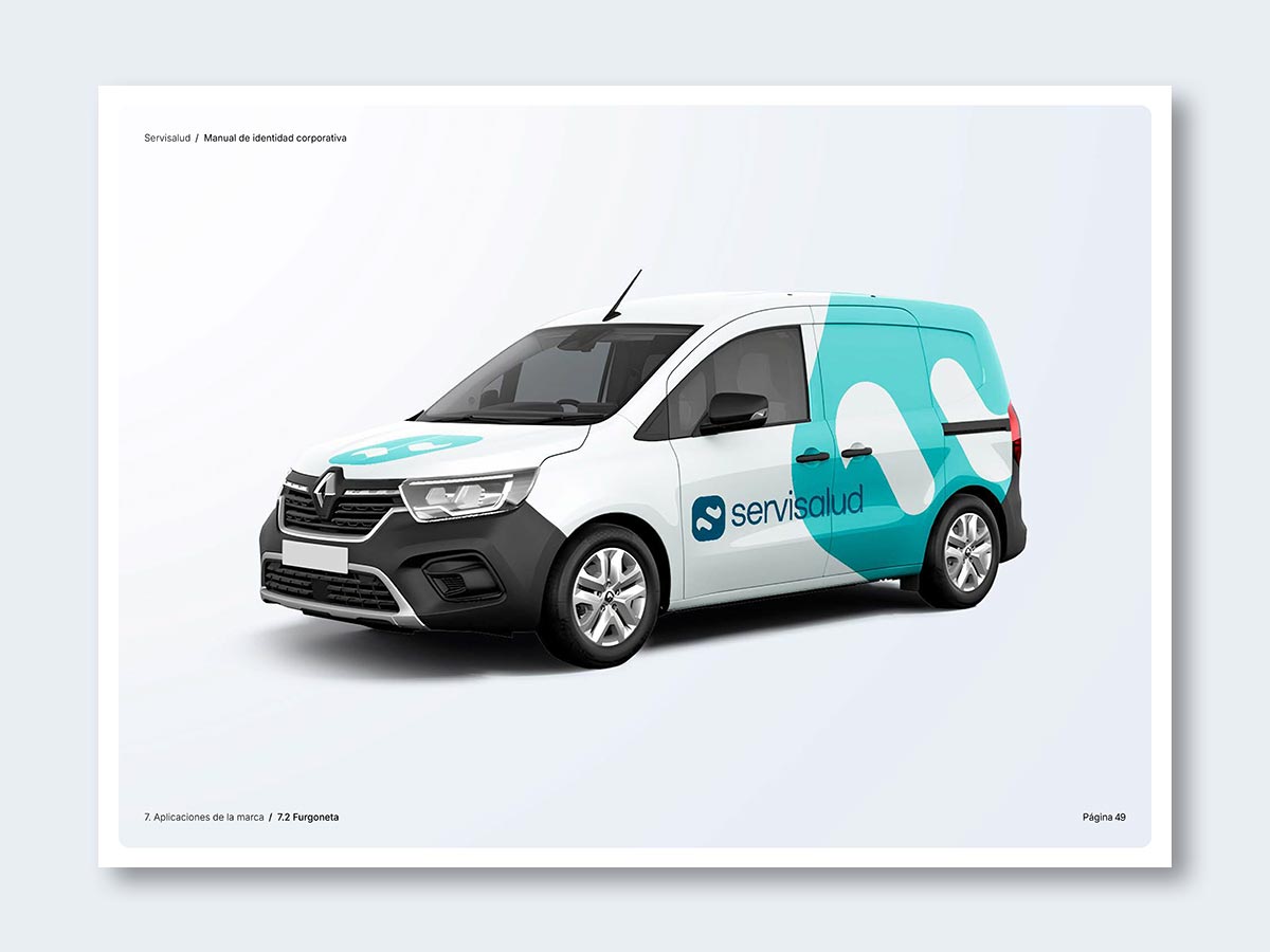 Manual de identidad para la empresa de servicios de limpieza Servisalud; aplicación vehículo corporativo.